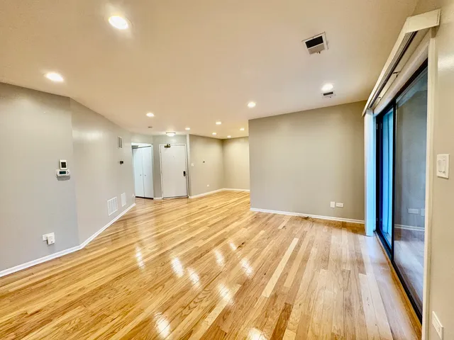 $329,000 | 1640 West Partridge Lane, Unit 7, Arlington Heights, IL 60004