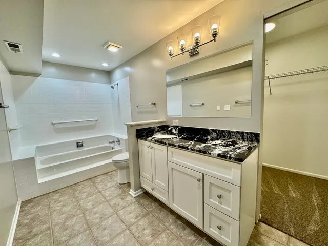 $329,000 | 1640 West Partridge Lane, Unit 7, Arlington Heights, IL 60004