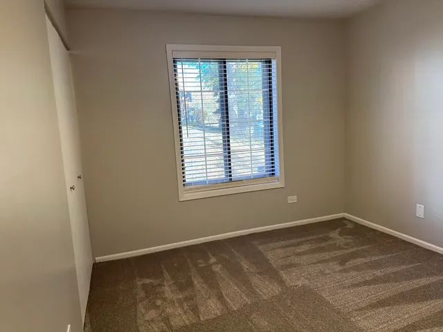 $329,000 | 1640 West Partridge Lane, Unit 7, Arlington Heights, IL 60004