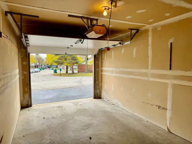 $329,000 | 1640 West Partridge Lane, Unit 7, Arlington Heights, IL 60004