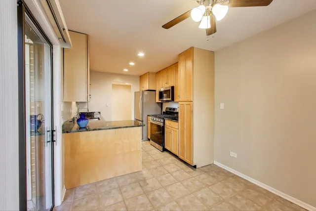 $329,000 | 1640 West Partridge Lane, Unit 7, Arlington Heights, IL 60004