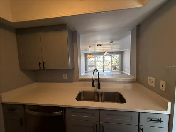 $1,900 | 5055 Eaglesmere Drive, Unit D04, Orlando, FL 32819