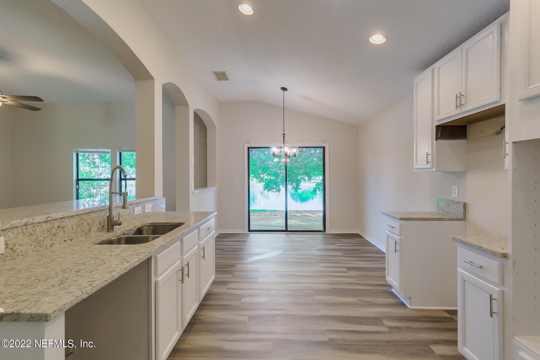 10220 Rising Mist Lane Jacksonville, FL 32221 - Photo 12 of 39 Kitchen