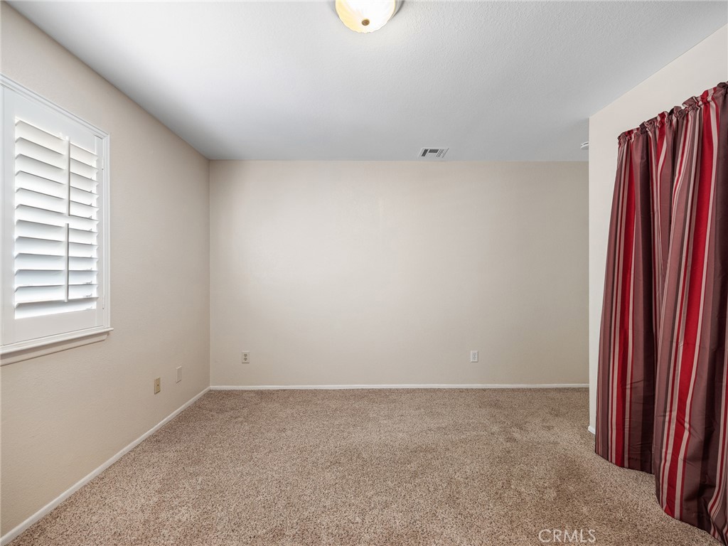 16986 Ocotilla Road Apple Valley, CA 92307 - Photo 21 of 39 an empty room with windows