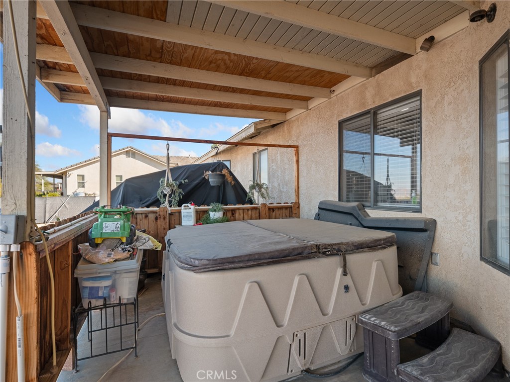 16986 Ocotilla Road Apple Valley, CA 92307 - Photo 27 of 39 a room with furniture and window