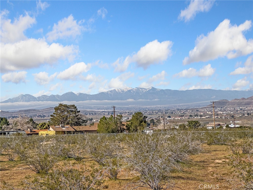 16986 Ocotilla Road Apple Valley, CA 92307 - Photo 34 of 39 a view of lake view and mountain view