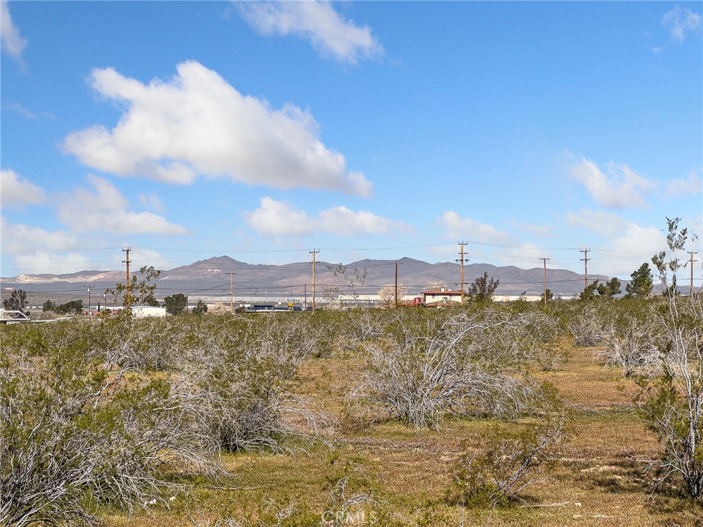 16986 Ocotilla Road Apple Valley, CA 92307 - Photo 38 of 39 a view of a lake with a city