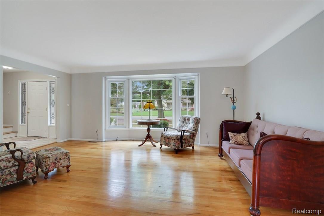 14390 Henry Ruff Road Livonia, MI 48154 - Photo 4 of 26 dsc02145-dsc02147.jpg