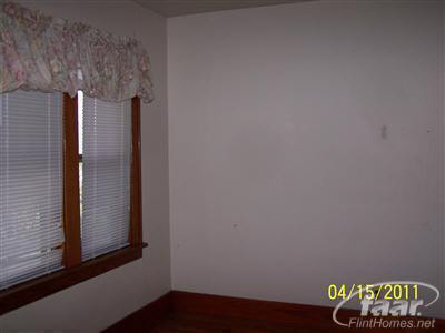5030 Kelly Road Flint, MI 48504 - Photo 4 of 7 20124787-3.JPG