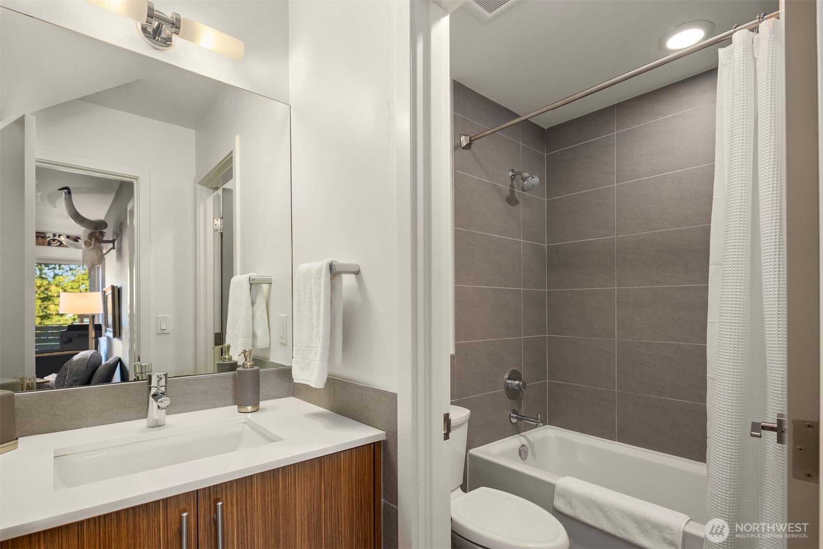928 34th Avenue Seattle, WA 98122 - Photo 34 of 40