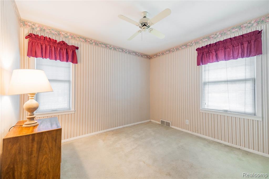 23211 Myrtle Street Dearborn, MI 48128 - Photo 13 of 36