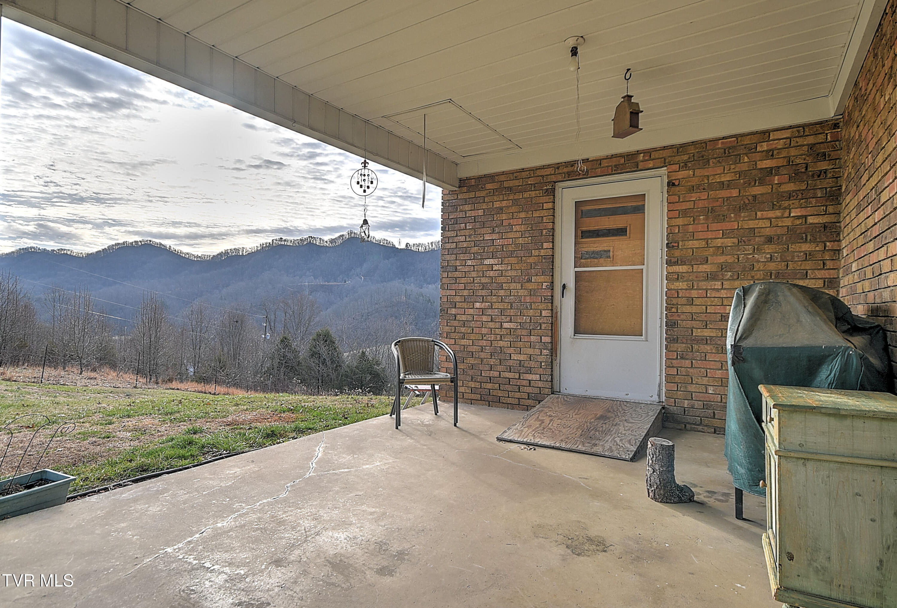 202 Timber Ridge Lane Gate City, VA 24251 - Photo 3 of 32 202 Timberridge JG-4