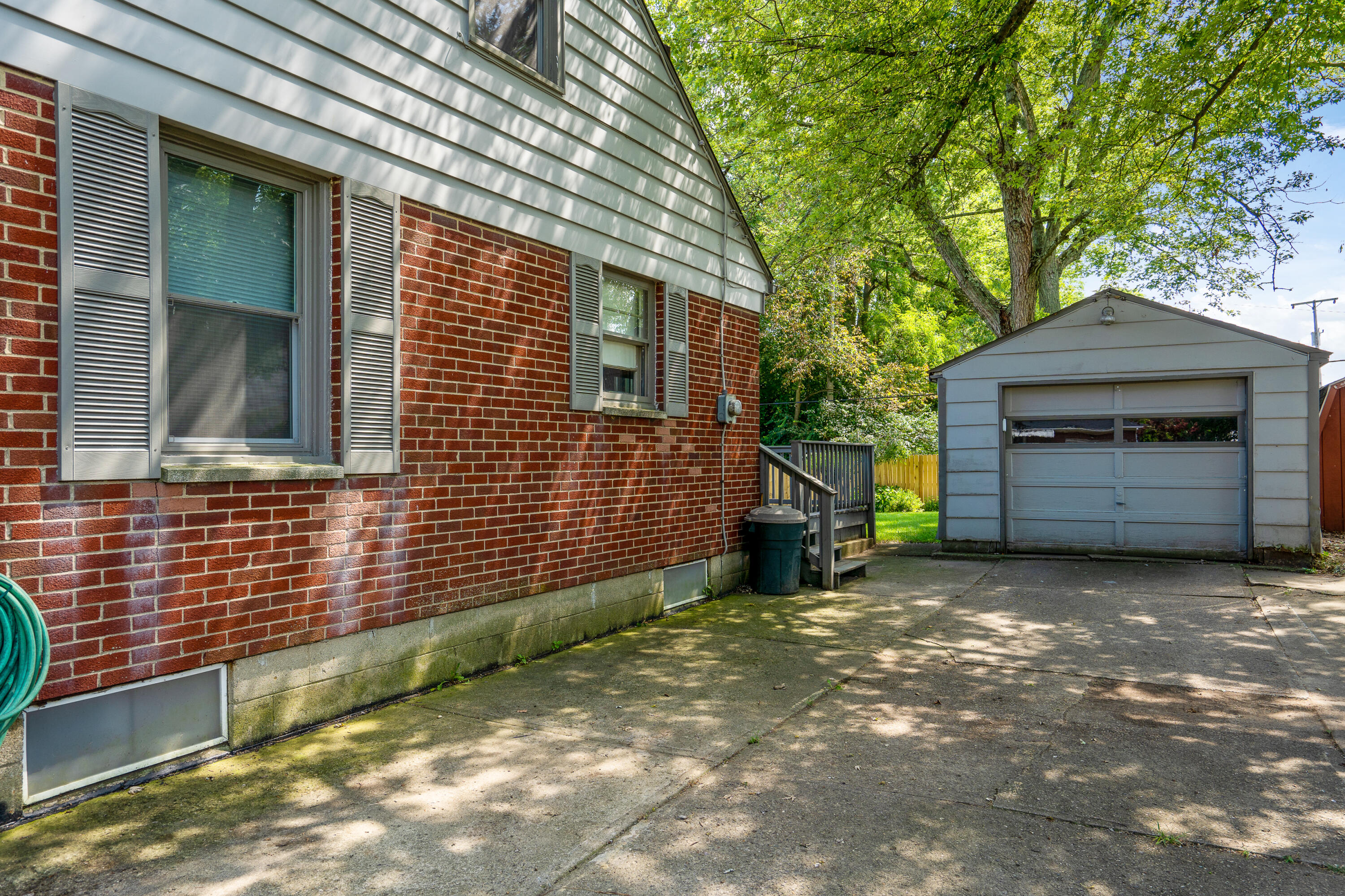 1041 Fruitland Road Springfield, OH 45503 - Photo 4 of 42