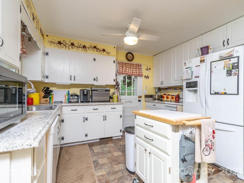 264 Connestee Road Brevard, NC 28712 - Photo 14 of 38 Gallery Image 14