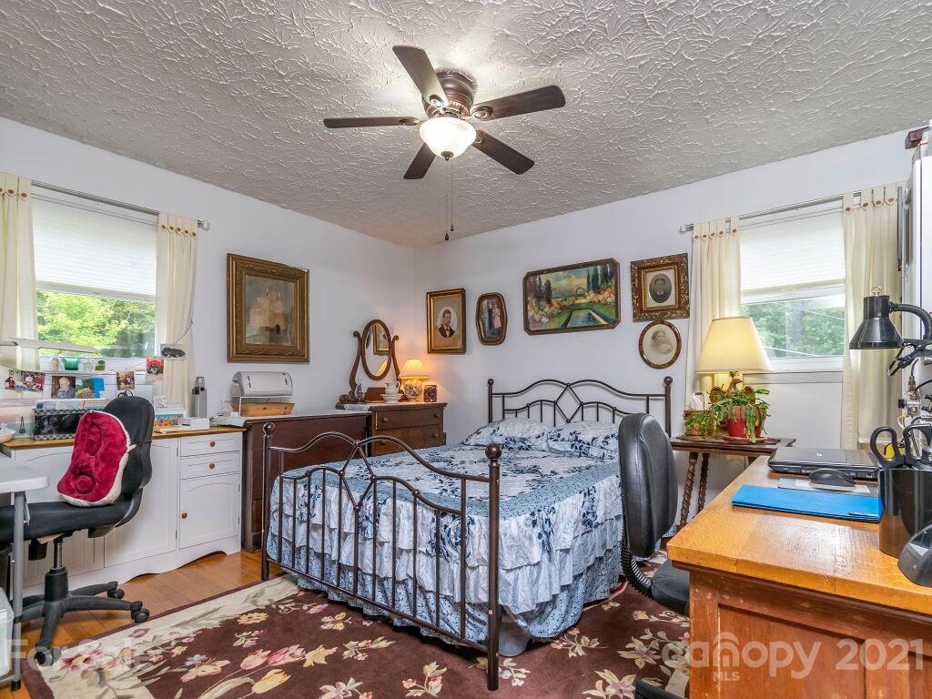 264 Connestee Road Brevard, NC 28712 - Photo 22 of 38 Gallery Image 22