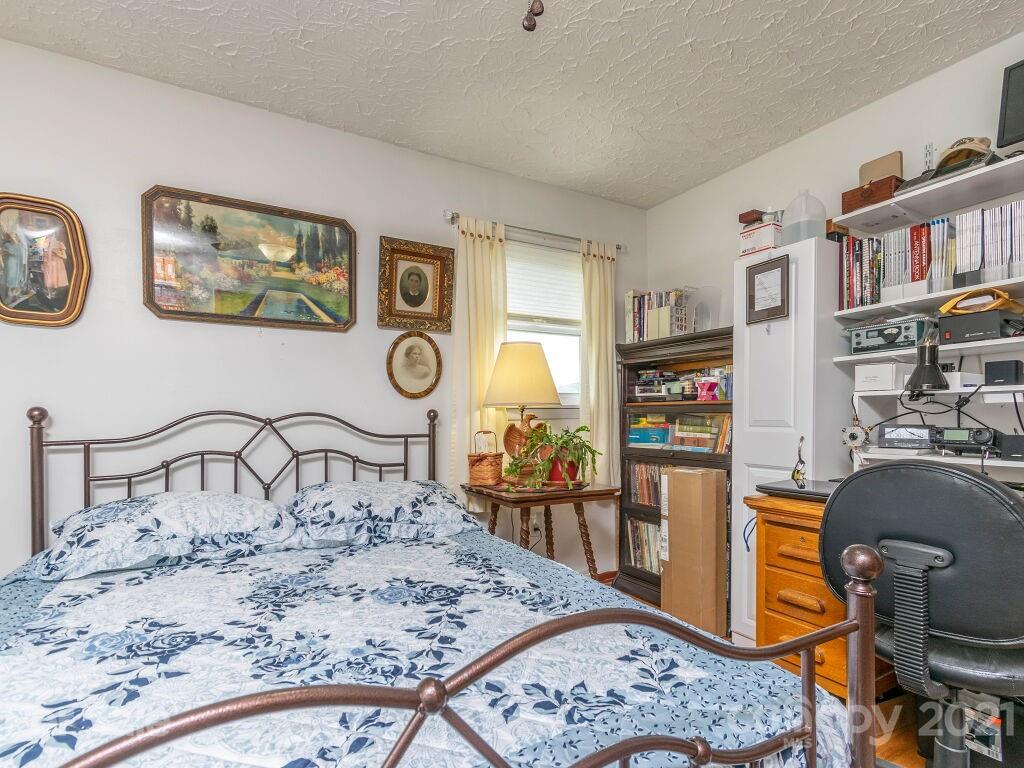 264 Connestee Road Brevard, NC 28712 - Photo 24 of 38 Gallery Image 24