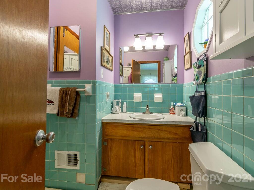 264 Connestee Road Brevard, NC 28712 - Photo 30 of 38 Gallery Image 30