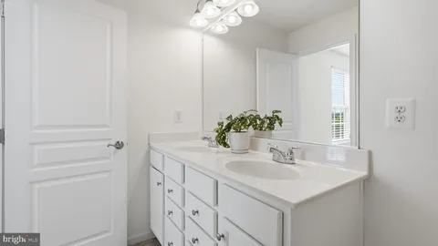 $550,000 | 8267 Heritage Crossing Court, Unit 24, Manassas, VA 20109