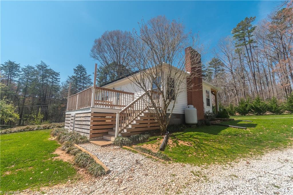 212 Mathis Road Pilot Mountain, NC 27041 - Photo 17 of 26 Gallery Image 17