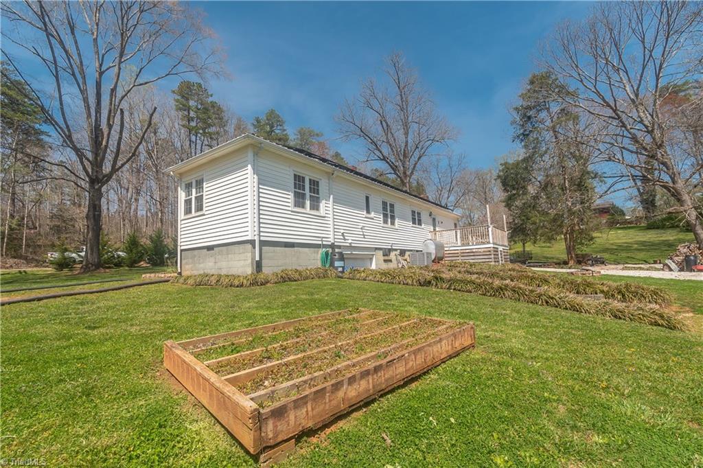 212 Mathis Road Pilot Mountain, NC 27041 - Photo 20 of 26 Gallery Image 20
