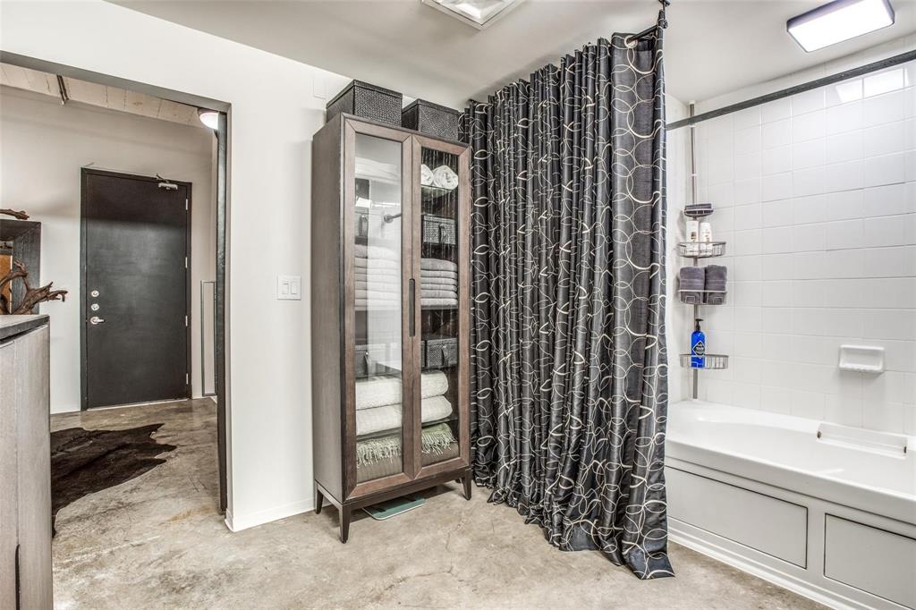 1122 Jackson Street, Unit 322 Dallas, TX 75202 - Photo 19 of 25 a bathroom with a shower and a tub