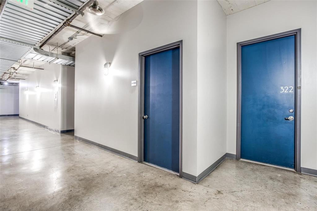 1122 Jackson Street, Unit 322 Dallas, TX 75202 - Photo 4 of 25 an empty room with closet and windows