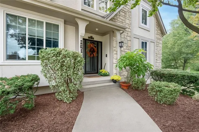 $775,000 | 13037 Catalina Street, Leawood, KS 66209