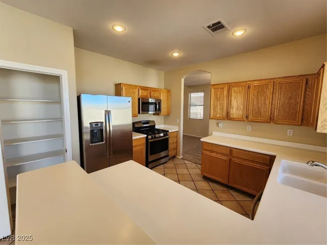 $2,400 | 254 Horizon Pointe Circle, Henderson, NV 89012