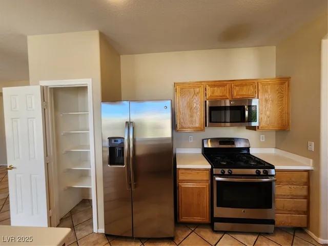 $2,400 | 254 Horizon Pointe Circle, Henderson, NV 89012