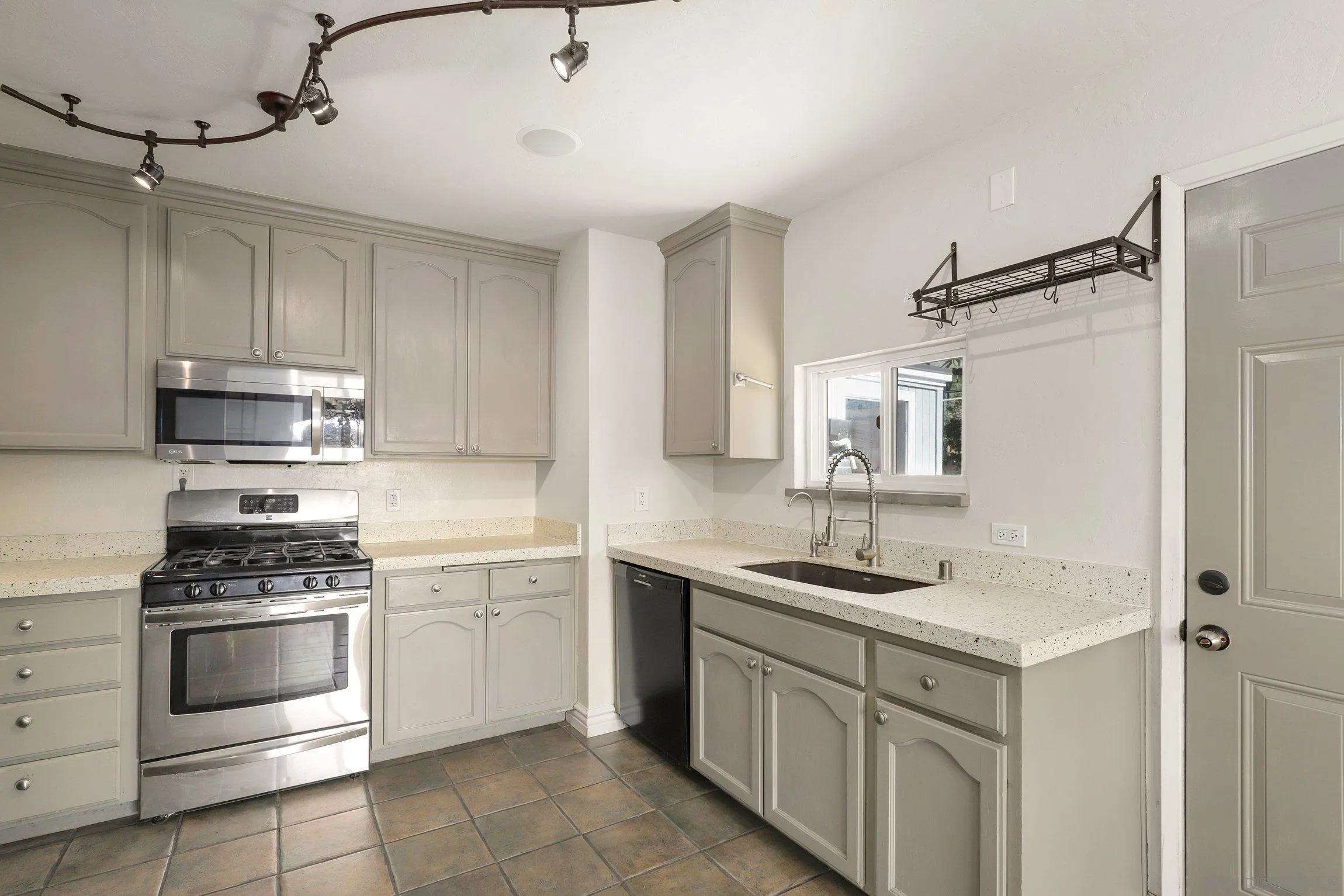 8973 Rocket Ridge Road Lakeside, CA 92040 - Photo 5 of 32 Gallery Image 5