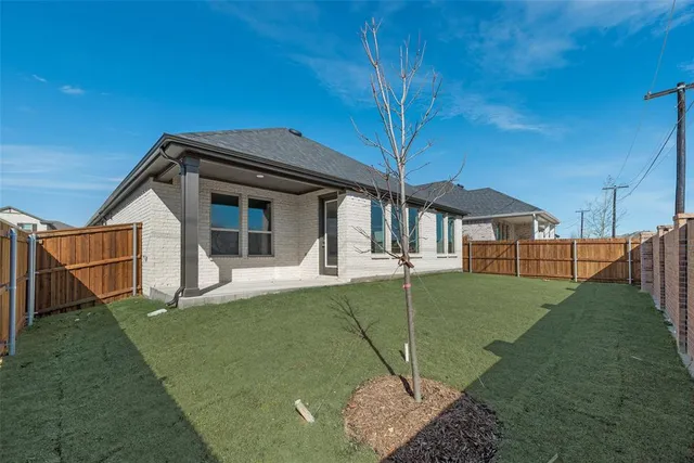 a picture of a bench in a cabinet