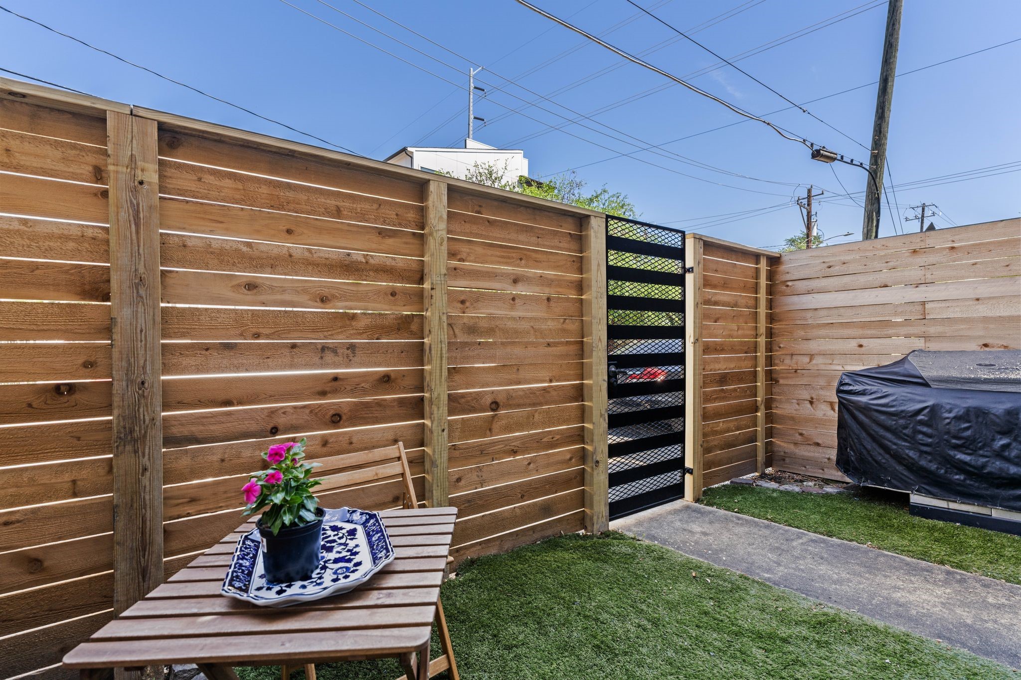 1039 Bonner Street, Unit 1039 Houston, TX 77007 - Photo 17 of 19 Love the private fence and gate.