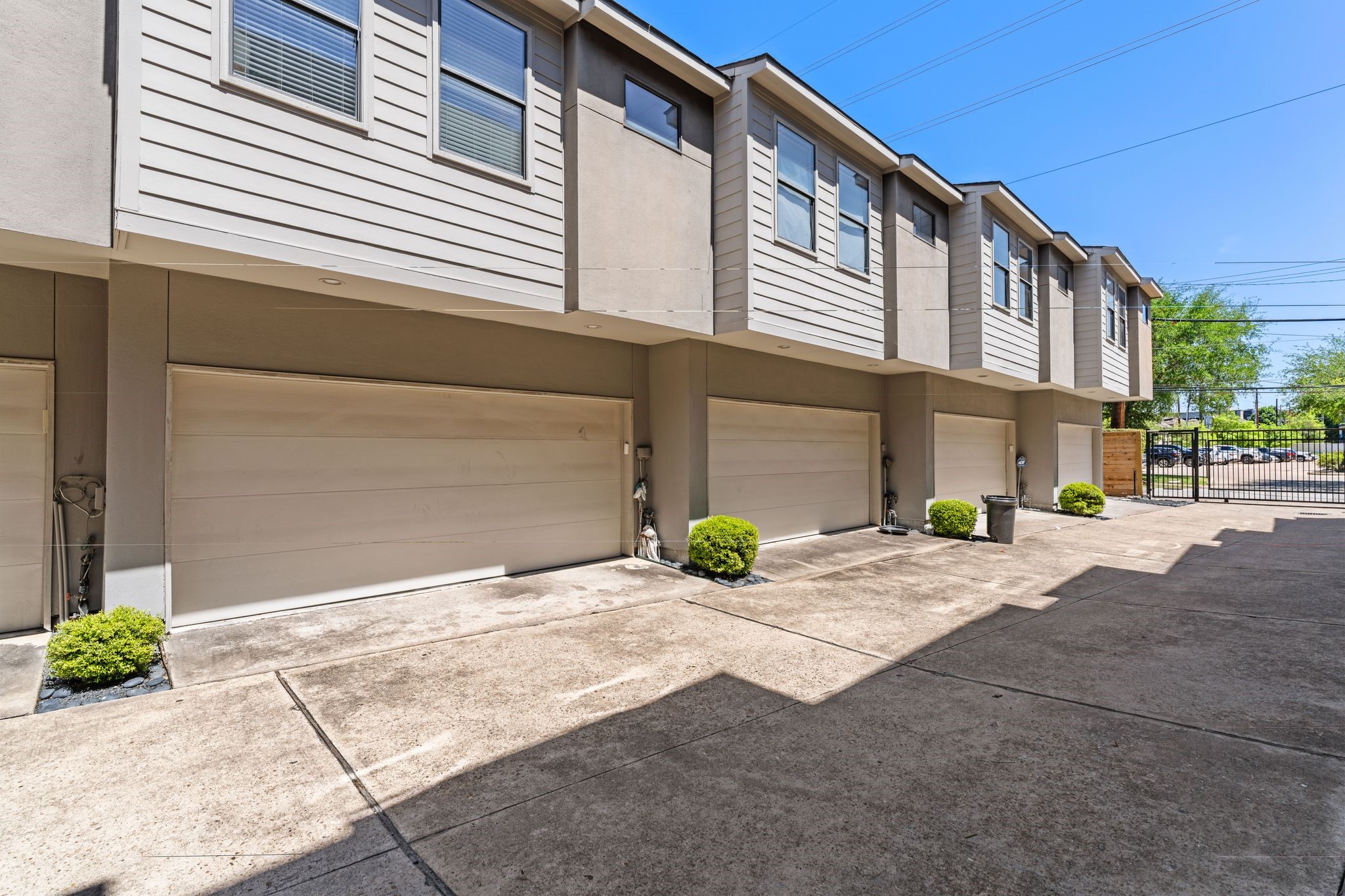 1039 Bonner Street, Unit 1039 Houston, TX 77007 - Photo 18 of 19 Full size two car garage is behind a controlled gated entrance.