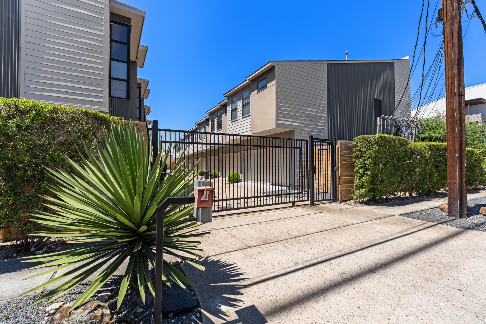 1039 Bonner Street, Unit 1039 Houston, TX 77007 - Photo 19 of 19 Gated entrance to garage parking.