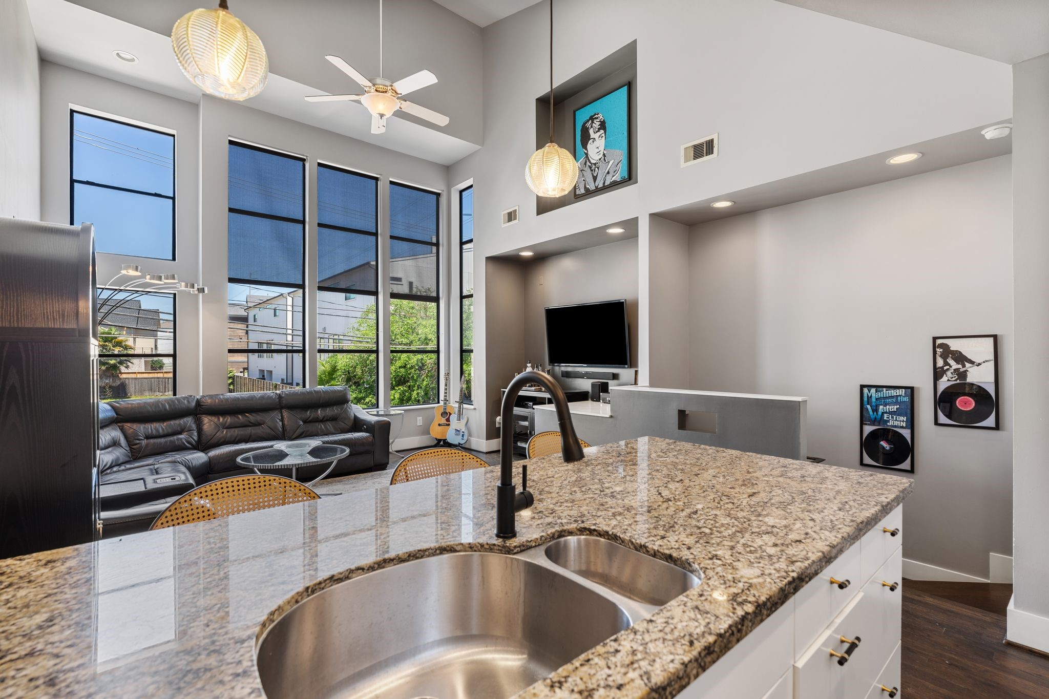 1039 Bonner Street, Unit 1039 Houston, TX 77007 - Photo 5 of 19 The open kitchen has warm granite countertops with a breakfast bar area. Love the sink and good cabinet space.