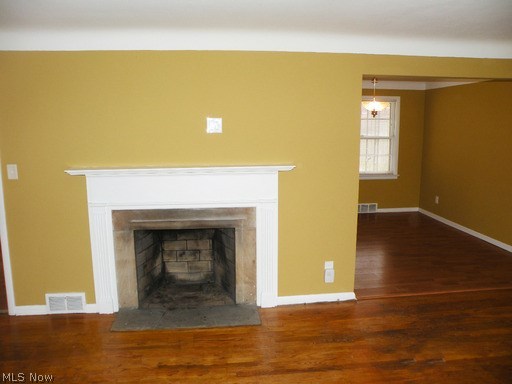 633 Quilliams Road Cleveland, OH 44121 - Photo 2 of 24