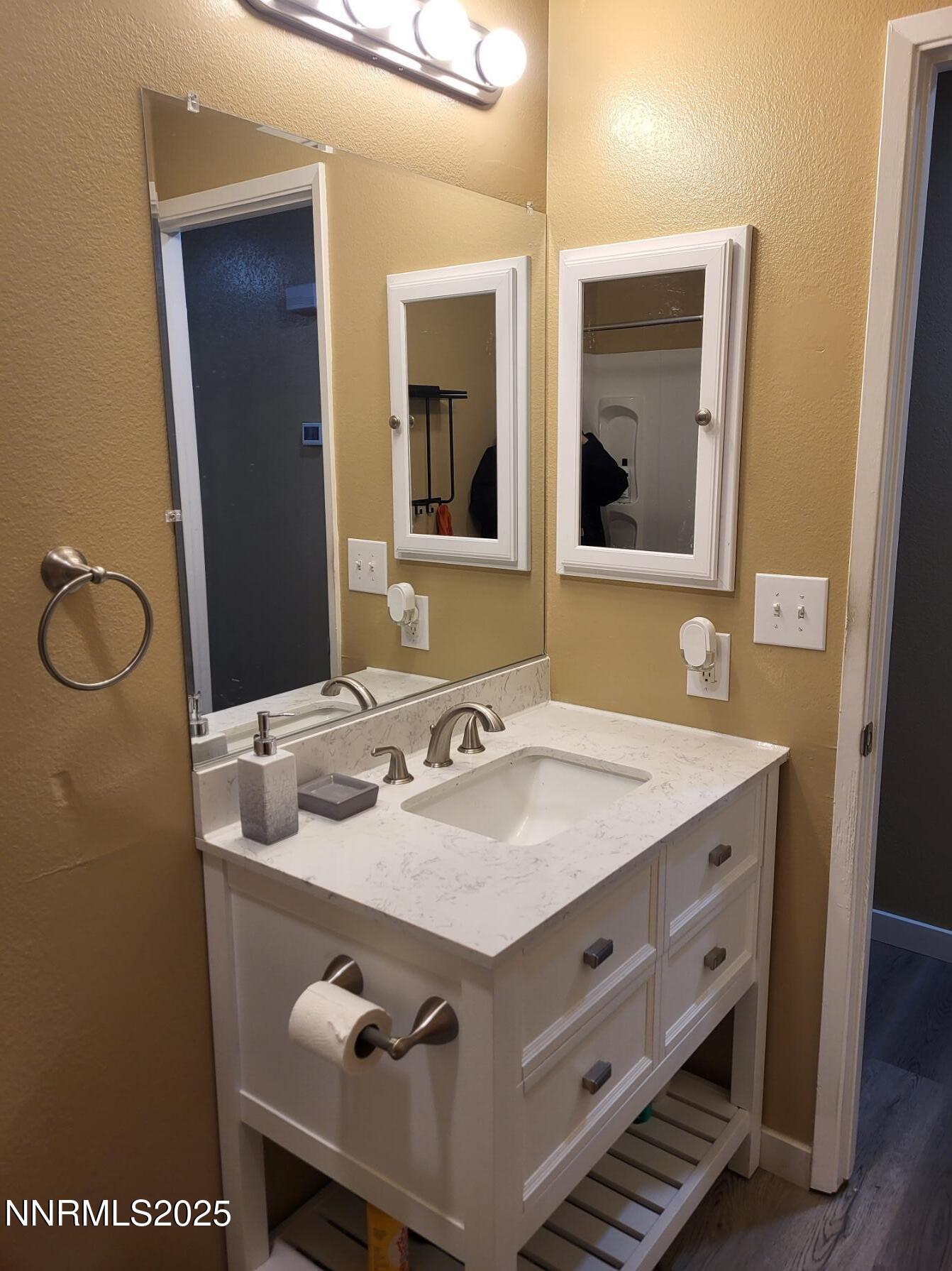 7871 Anchor Point Court Reno, NV 89506 - Photo 13 of 42 a bathroom with a sink and a mirror