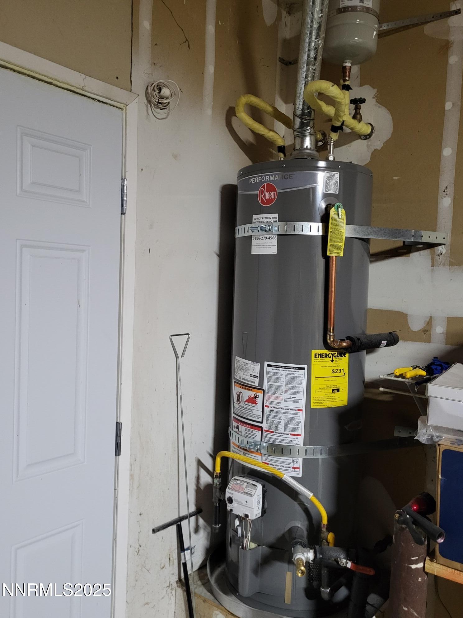 7871 Anchor Point Court Reno, NV 89506 - Photo 42 of 42 a bathroom with a sink and a mirror