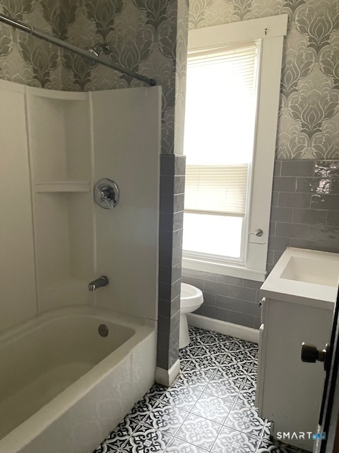 281 Chestnut Street New Britain, CT 06051 - Photo 13 of 33 a bathroom with a shower and a toilet