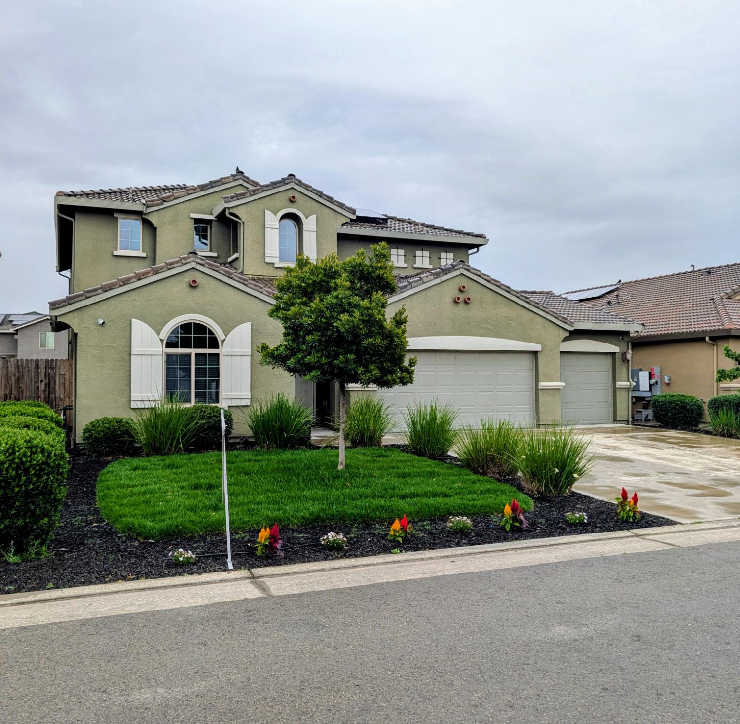 174 Emperor Way Dinuba, CA 93618 - Photo 2 of 23 front view of house with a yard