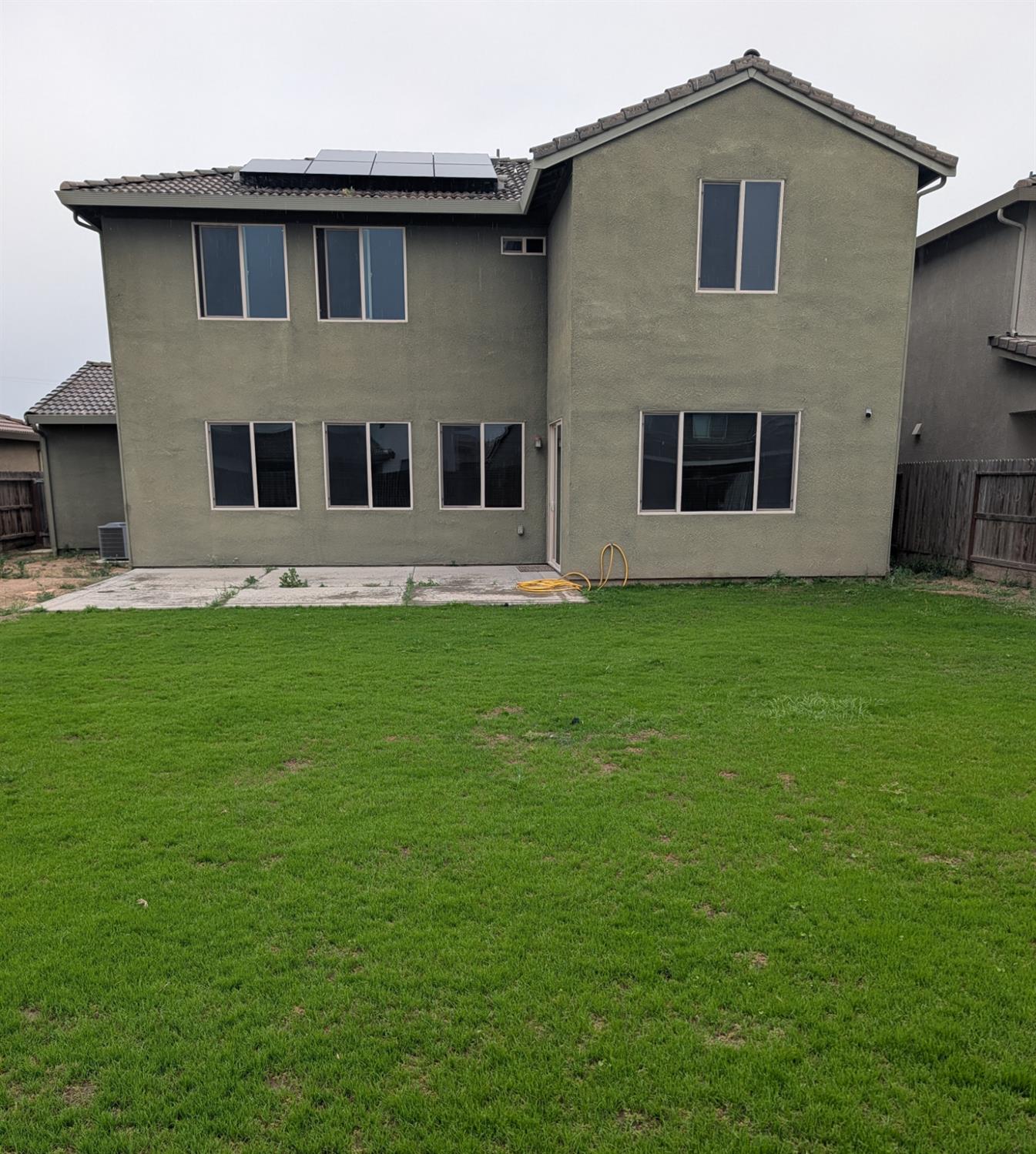 174 Emperor Way Dinuba, CA 93618 - Photo 21 of 23 a house that has a big yard in front of it