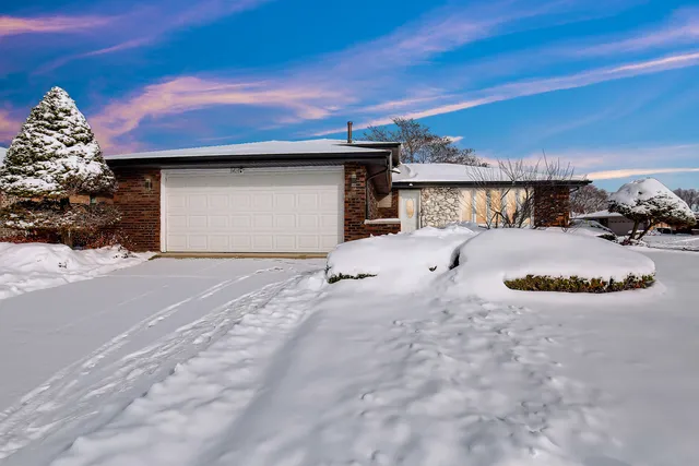 $399,900 | 8424 Currant Avenue, Tinley Park, IL 60487