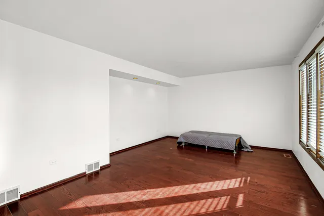 $399,900 | 8424 Currant Avenue, Tinley Park, IL 60487