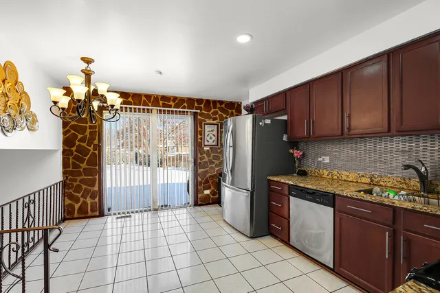 $399,900 | 8424 Currant Avenue, Tinley Park, IL 60487