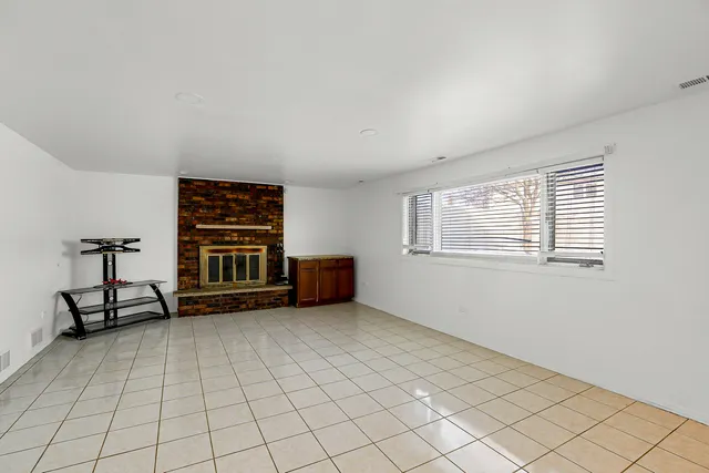 $399,900 | 8424 Currant Avenue, Tinley Park, IL 60487