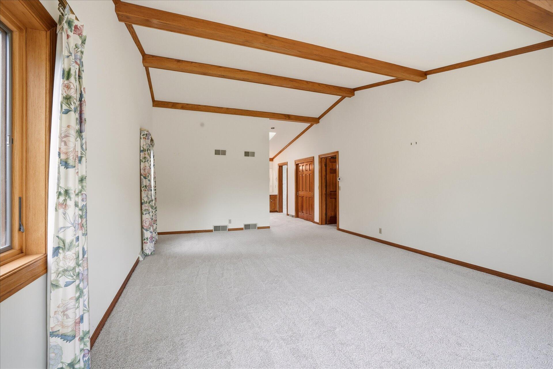 790 Garrison Court Delafield, WI 53018 - Photo 23 of 37 32-021_BCAM1371