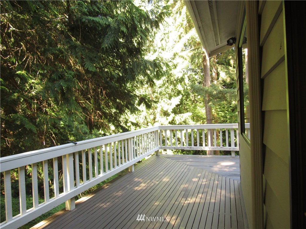 7027 174th Street Southwest Edmonds, WA 98026 - Photo 2 of 19 Gallery Image 2