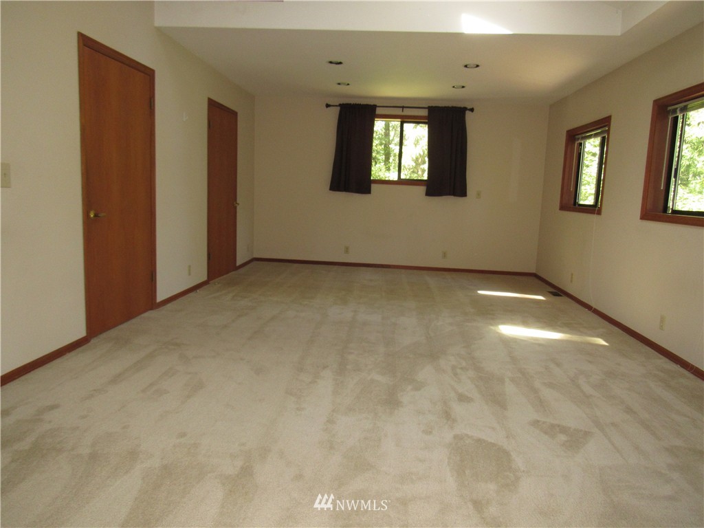 7027 174th Street Southwest Edmonds, WA 98026 - Photo 11 of 19 Gallery Image 11