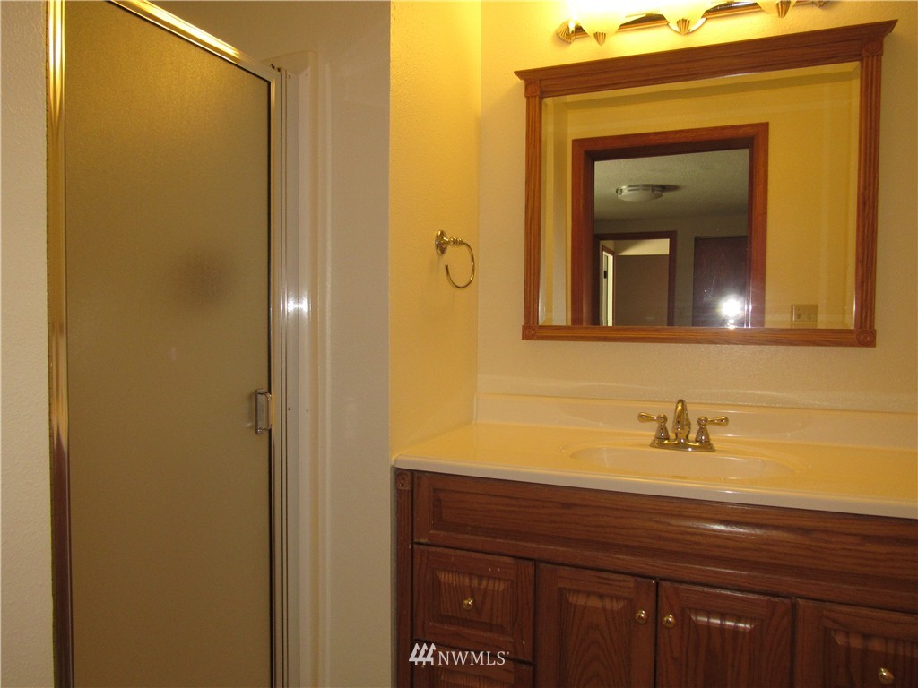 7027 174th Street Southwest Edmonds, WA 98026 - Photo 16 of 19 Gallery Image 16
