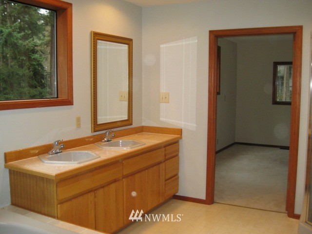 7027 174th Street Southwest Edmonds, WA 98026 - Photo 17 of 19 Gallery Image 17